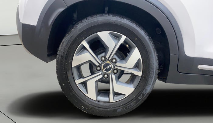 2022 KIA SONET HTX 1.5 AT, Diesel, Automatic, 1,27,467 km, Right Rear Wheel