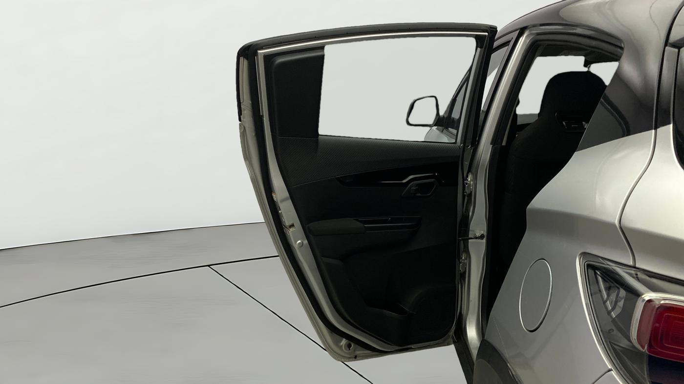 2018 Mahindra KUV 100 NXT K8 P 6 STR DUAL TONE, Petrol, Manual, 23,253 km, LHS Rear Door