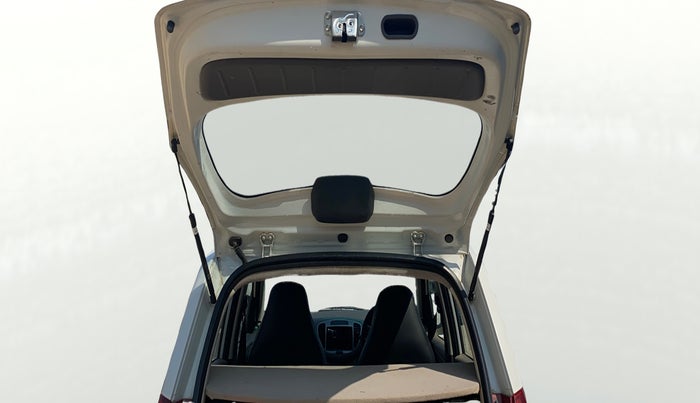 2013 Hyundai i10 MAGNA 1.1, CNG, Manual, 74,640 km, Boot Door Open