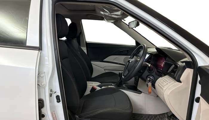 2024 Mahindra XUV300 W4 1.5 DIESEL, Diesel, Manual, 84,053 km, Right Side Front Door Cabin