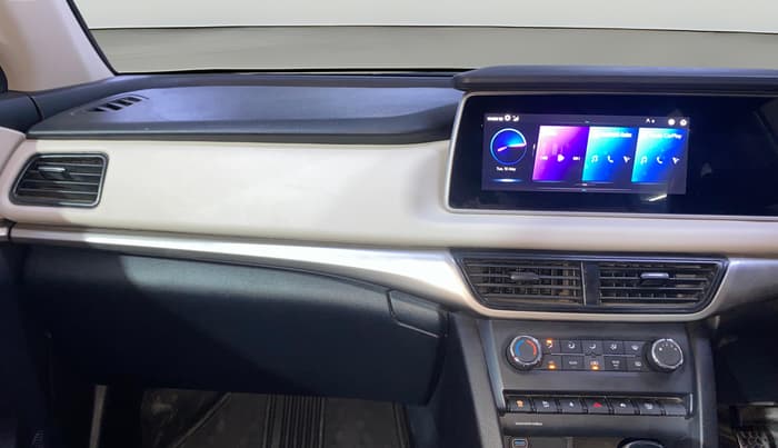 2022 Mahindra XUV700 AX 5 P MT 7 STR, Petrol, Manual, 66,407 km, Air Conditioner