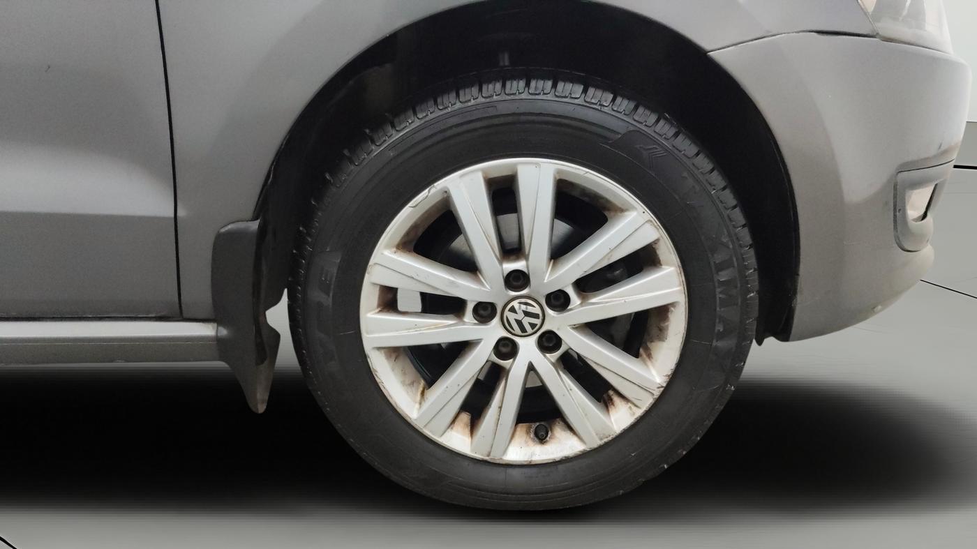 2013 Volkswagen Polo HIGHLINE1.2L, Petrol, Manual, 90,195 km, Right Front Wheel