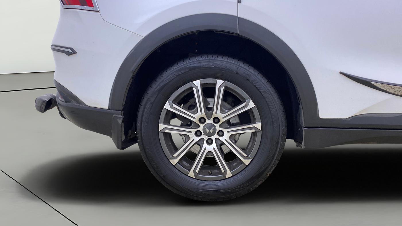 2022 Mahindra XUV700 AX 7 LUXURY D AT 7 STR, Diesel, Automatic, 93,680 km, Right Rear Wheel