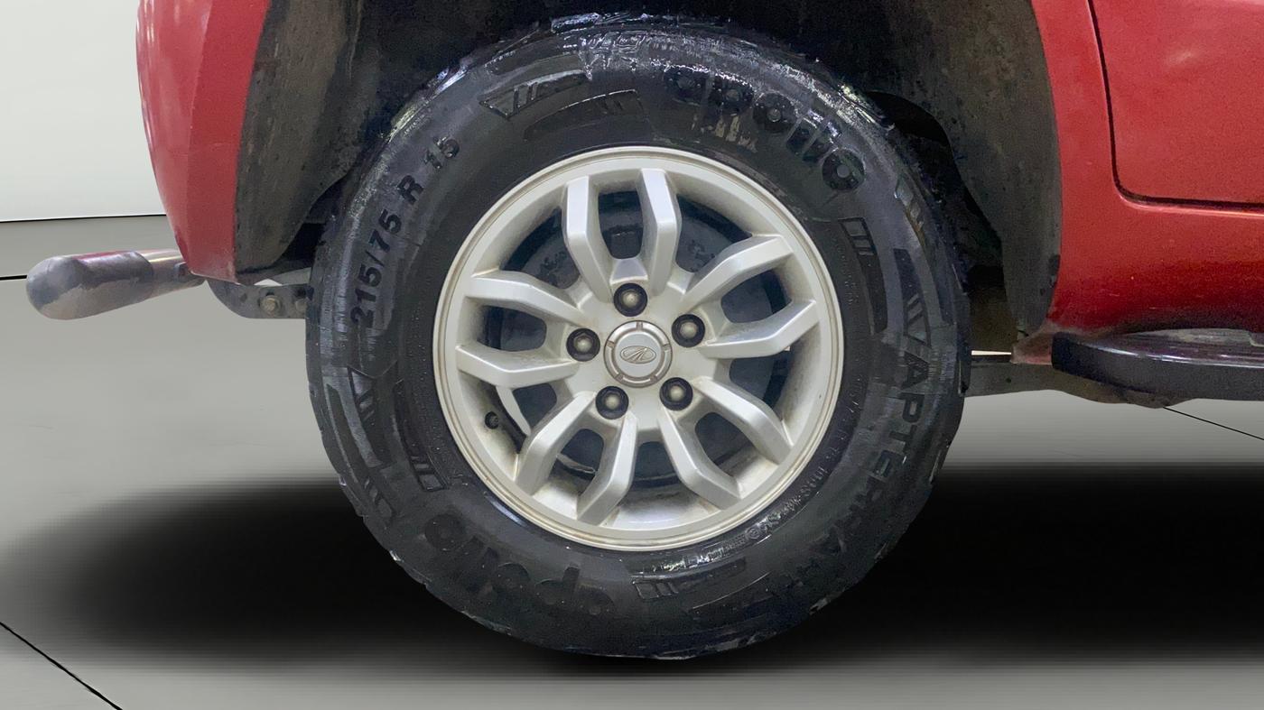 2016 Mahindra TUV300 T8, Diesel, Manual, 30,761 km, Right Rear Wheel