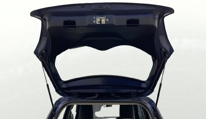 2022 Maruti Swift ZXI AMT, Petrol, Automatic, 29,190 km, Boot Door Open