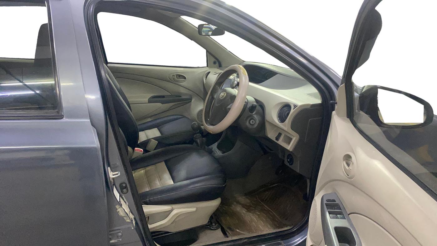 2015 Toyota Etios GD, Diesel, Manual, 1,09,045 km, Right Side Front Door Cabin