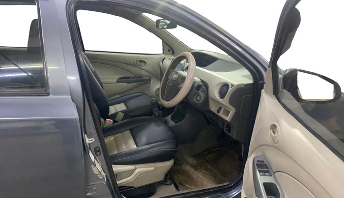2015 Toyota Etios GD, Diesel, Manual, 1,09,045 km, Right Side Front Door Cabin