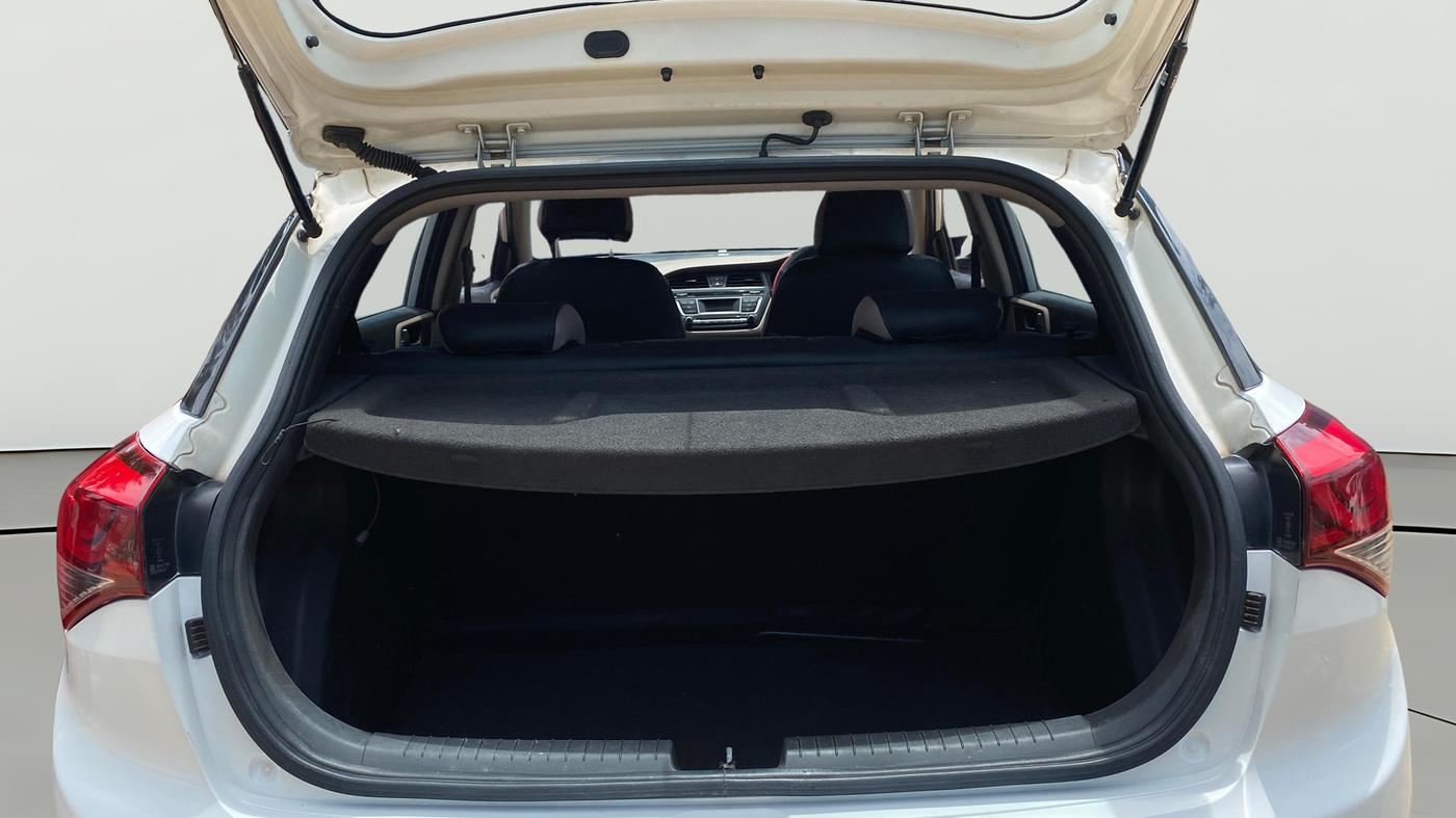 2016 Hyundai Elite i20 ASTA 1.2, Petrol, Manual, 1,20,522 km, Boot Open Zoomed View