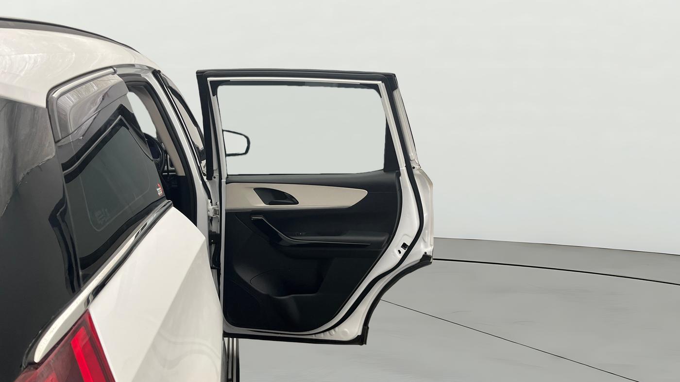2023 Mahindra XUV700 AX 5 P AT 5 STR, Petrol, Automatic, 11,182 km, RHS Rear Door