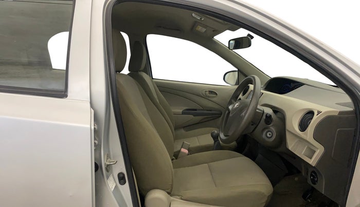 2015 Toyota Etios Liva G, Petrol, Manual, 20,502 km, Right Side Front Door Cabin