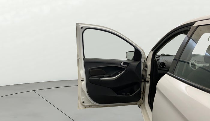 2016 Ford New Figo TITANIUM 1.2 PETROL MT, Petrol, Manual, 56,758 km, LHS Front Door