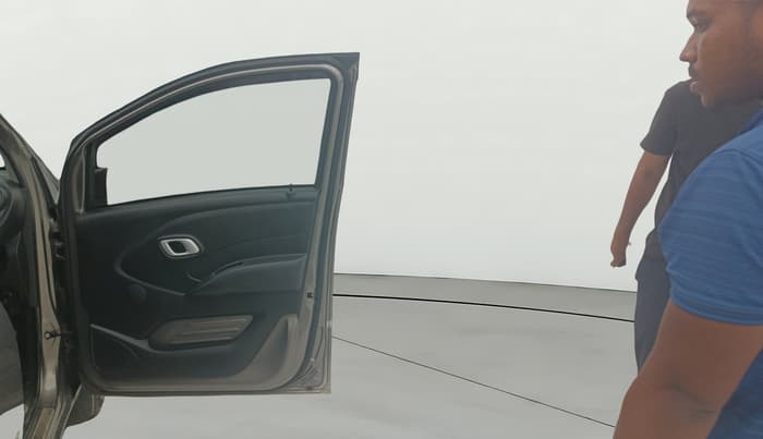 2018 Datsun Redi Go T (O), Petrol, Manual, 40,640 km, RHS Front Door