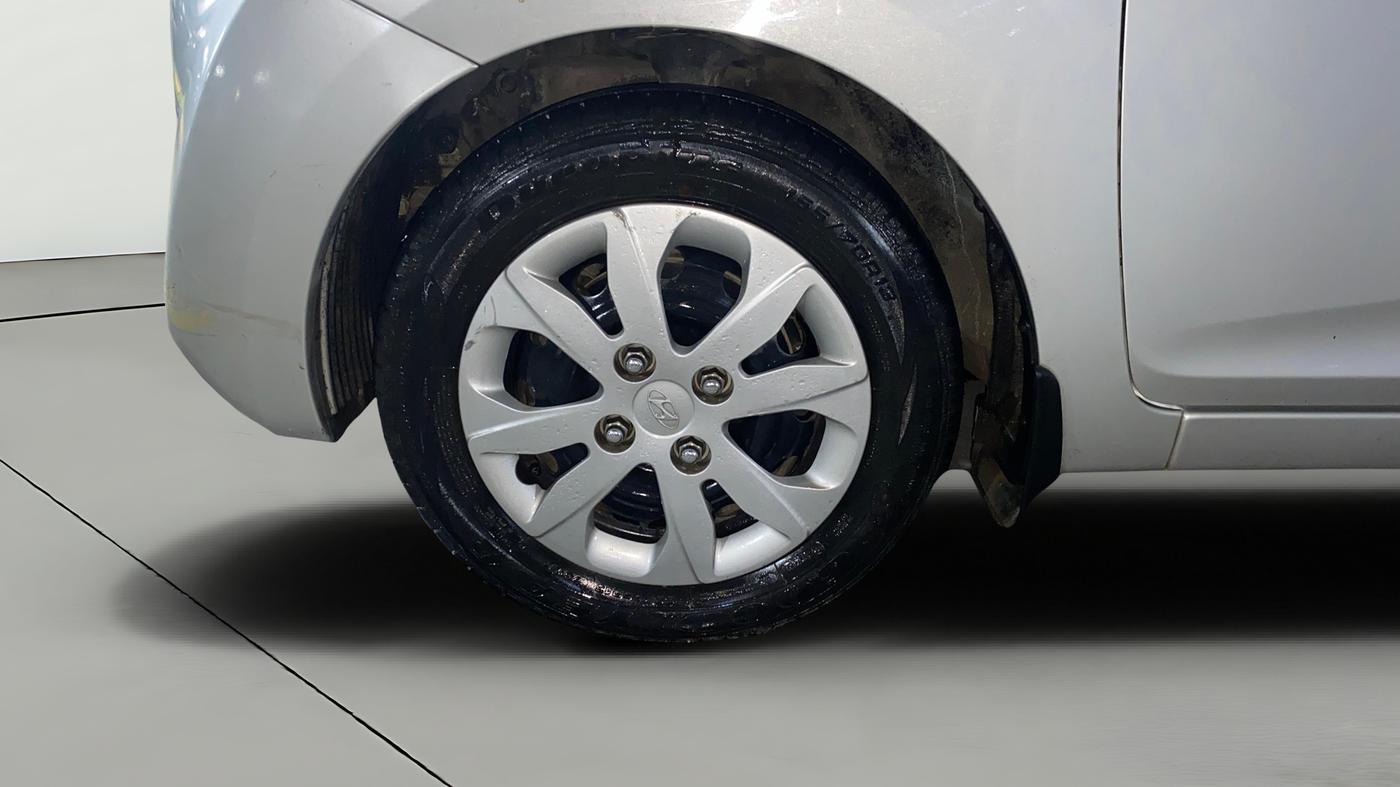 2018 Hyundai Eon SPORTZ, Petrol, Manual, 21,879 km, Left Front Wheel