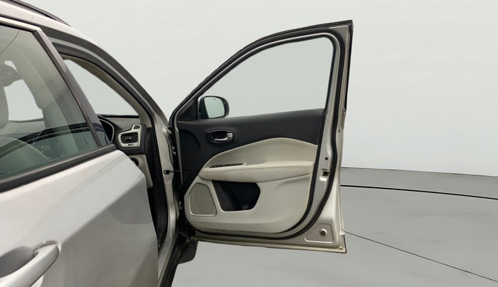 2020 Jeep Compass LONGITUDE PLUS 1.4 PETROL AT, Petrol, Automatic, 1,18,086 km, RHS Front Door