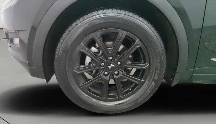 2025 Mahindra XUV700 AX 7 D MT 7 STR, Diesel, Manual, 9,461 km, Left Front Wheel