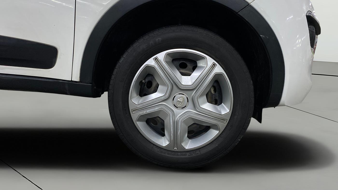 2019 Tata NEXON XM PETROL, Petrol, Manual, 49,286 km, Right Front Wheel