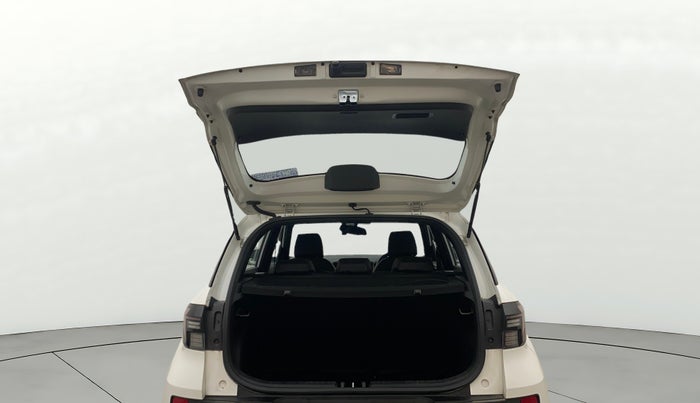 2024 Hyundai VENUE SX(O) 1.0 Turbo DCT Knight Edition, Petrol, Automatic, 15,504 km, Boot Door Open