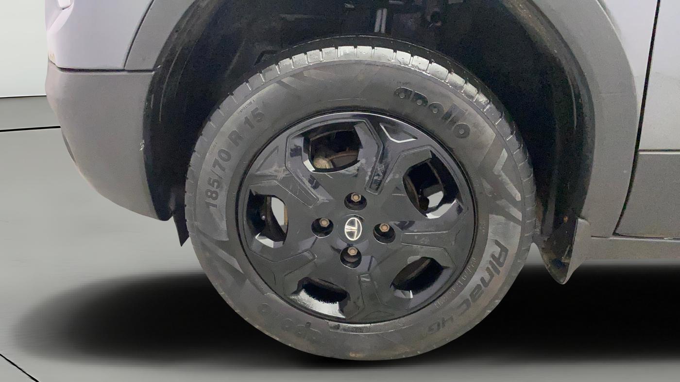 2022 Tata PUNCH ACCOMPLISHED AMT, Petrol, Automatic, 62,649 km, Left Front Wheel
