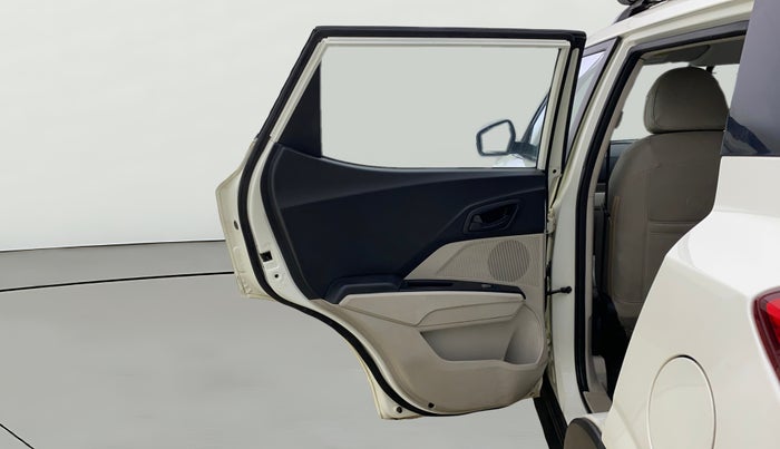 2020 Mahindra XUV300 W6 1.2 PETROL, Petrol, Manual, 99,728 km, LHS Rear Door