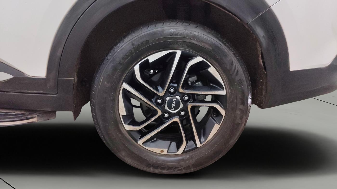 2022 KIA CARENS LUXURY PLUS 1.5 DIESEL AT 6 STR, Diesel, Automatic, 20,469 km, Left Rear Wheel