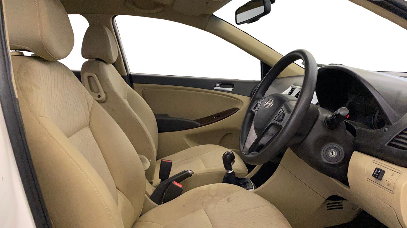 2015 Hyundai Verna FLUIDIC 4S 1.6 VTVT S, CNG, Manual, 71,680 km, Right Side Front Door Cabin