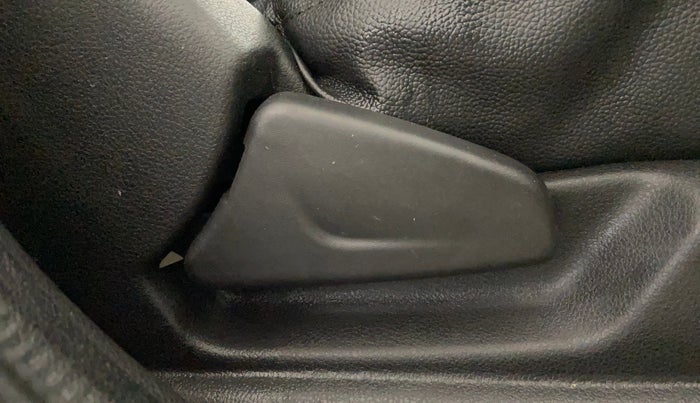 2020 Renault Kwid RXT 0.8, Petrol, Manual, 63,597 km, Driver Side Adjustment Panel