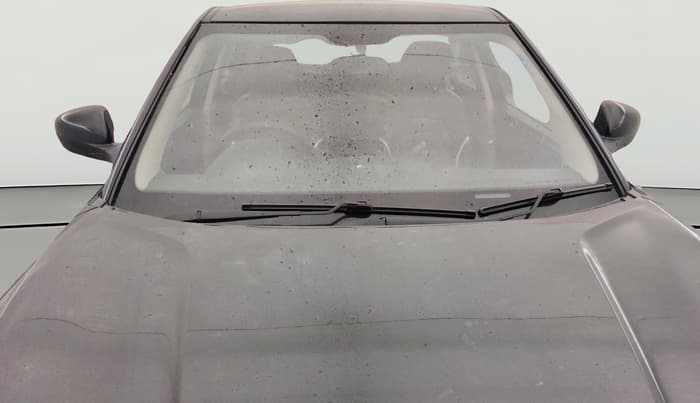 2022 Mahindra XUV300 W4 1.2 PETROL, Petrol, Manual, 1,07,747 km, Front Windshield