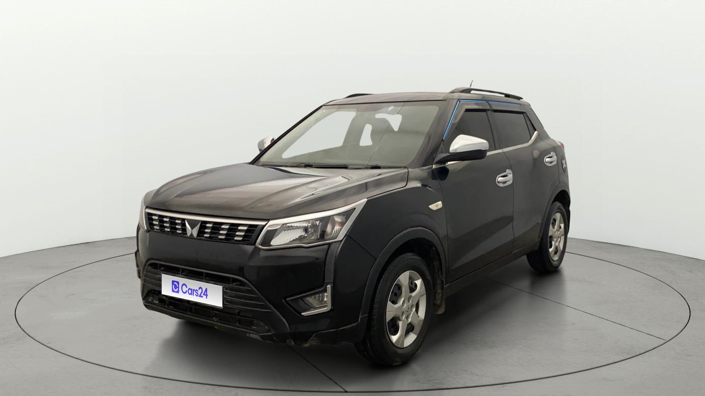 2023 Mahindra XUV300 W6 1.5 Diesel, Diesel, Manual, 51,147 km, Left Front Diagonal