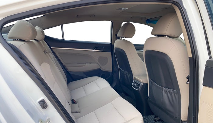 2021 Hyundai New Elantra 2.0 SX MT PETROL, Petrol, Manual, 34,922 km, Right Side Rear Door Cabin