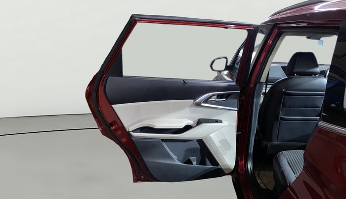 2023 KIA CARENS PRESTIGE PLUS 1.5 PETROL IMT 7 STR, Petrol, Manual, 5,561 km, LHS Rear Door