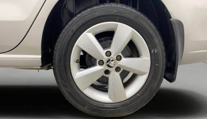 2015 Skoda Rapid 1.5 TDI CR ELEGANCE PLUS AT, Diesel, Automatic, 1,07,021 km, Left Rear Wheel