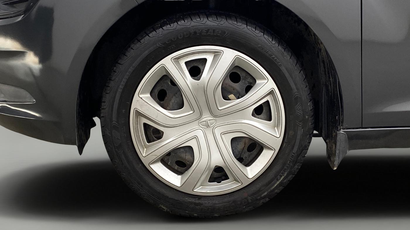 2022 Tata ALTROZ XM PLUS PETROL, Petrol, Manual, 22,988 km, Left Front Wheel