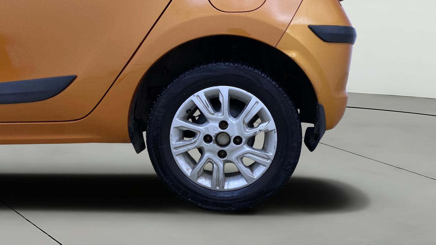 2016 Tata Tiago XZ PETROL, Petrol, Manual, 11,671 km, Left Rear Wheel