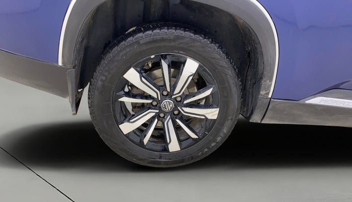 2020 MG HECTOR PLUS SHARP 1.5 PETROL TURBO HYBRID MT 6-STR, Petrol, Manual, 1,10,576 km, Right Rear Wheel