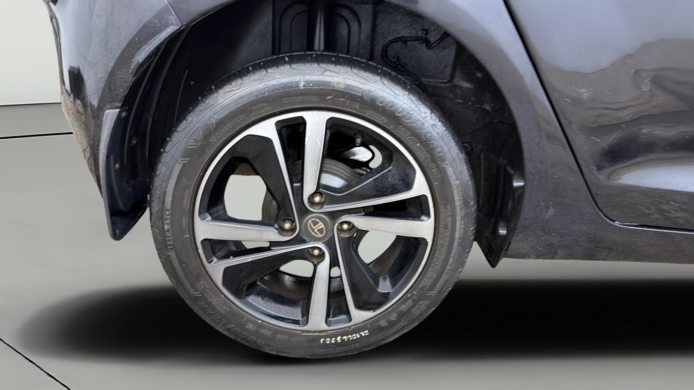2021 Tata ALTROZ XZ PLUS PETROL DARK EDITION, Petrol, Manual, 42,772 km, Right Rear Wheel