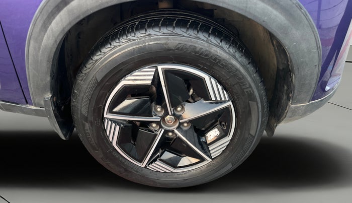 2023 Tata NEXON FEARLESS PURPLE + SUNROOF DUAL TONE 1.2 PETROL, Petrol, Manual, 28,568 km, Right Front Wheel