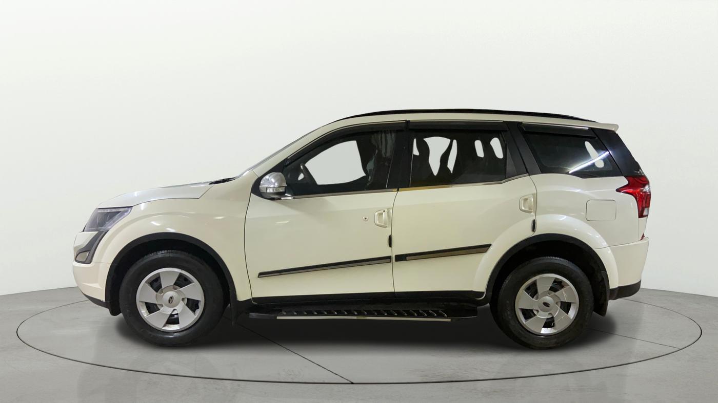 2020 Mahindra XUV500 W7, Diesel, Manual, 30,472 km, Left Side