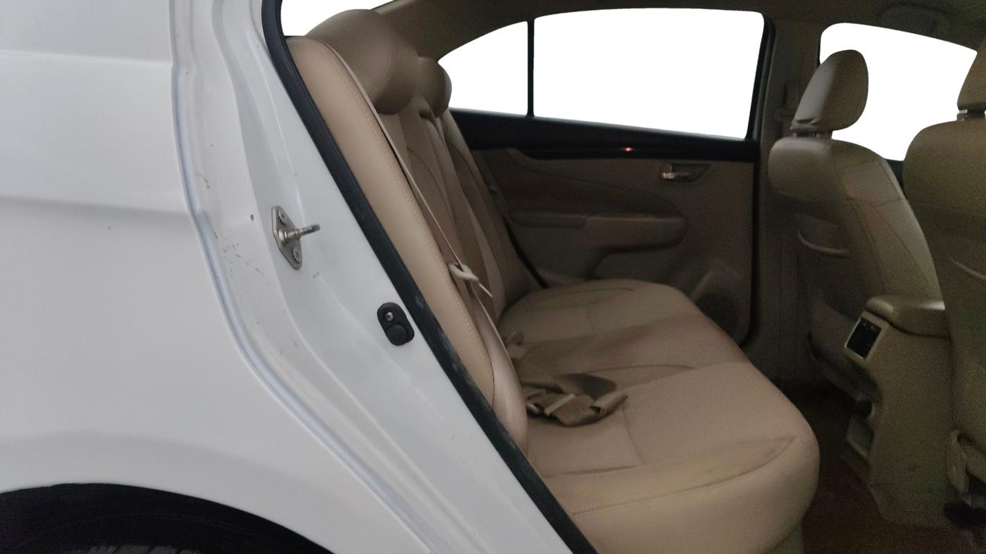 2015 Maruti Ciaz ZXI, Petrol, Manual, 76,102 km, Right Side Rear Door Cabin