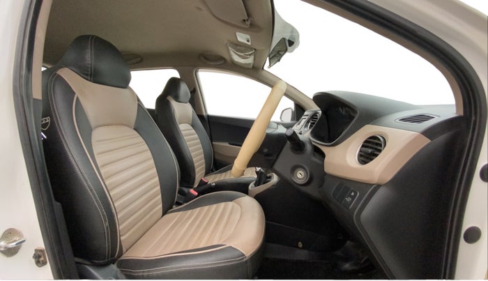 2015 Hyundai Grand i10 SPORTZ 1.1 CRDI, Diesel, Manual, 48,269 km, Right Side Front Door Cabin