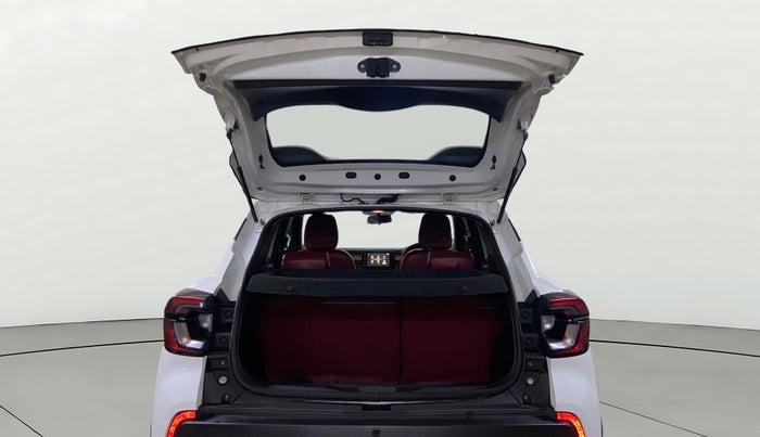 2022 Renault Kiger RXT (O) MT, Petrol, Manual, 25,156 km, Boot Door Open