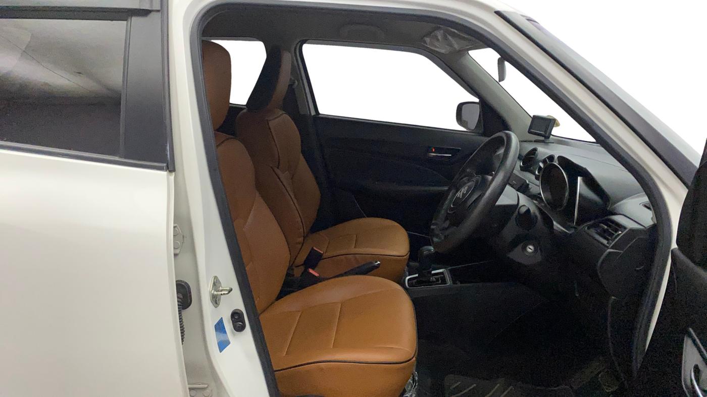 2018 Maruti Swift VXI AMT, Petrol, Automatic, 35,277 km, Right Side Front Door Cabin