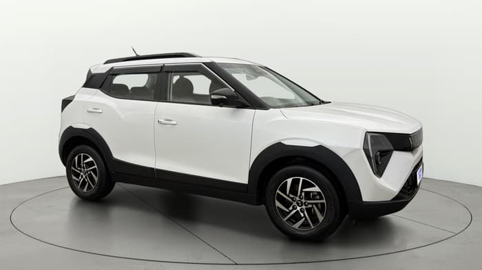 2025 Mahindra XUV 3XO AX5L 1.2 TGDi AT, Petrol, Automatic, 10,748 km, Right Front Diagonal