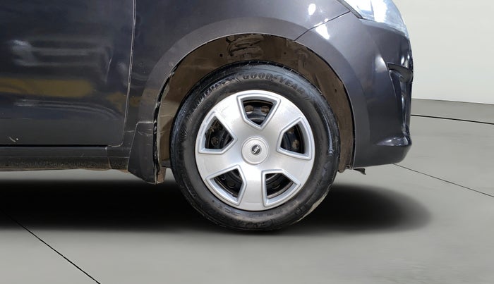 2014 Maruti Ertiga VXI, Petrol, Manual, 66,266 km, Right Front Wheel