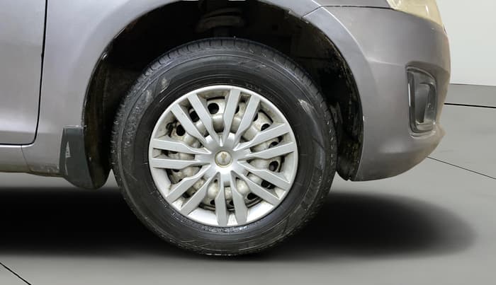 2015 Maruti Swift LXI (O), Petrol, Manual, 52,862 km, Right Front Wheel