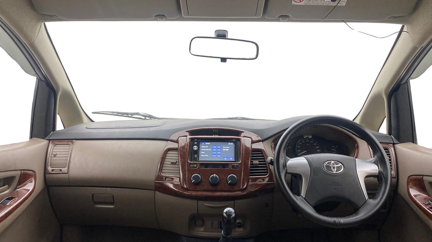 2015 Toyota Innova 2.5 GX 8 STR, Diesel, Manual, 98,235 km, Dashboard