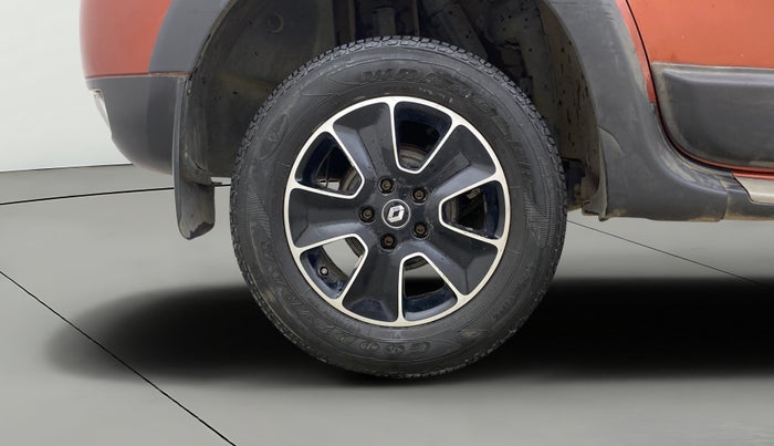 2017 Renault Duster 110 PS RXZ 4X2 AMT DIESEL, Diesel, Automatic, 1,08,965 km, Right Rear Wheel