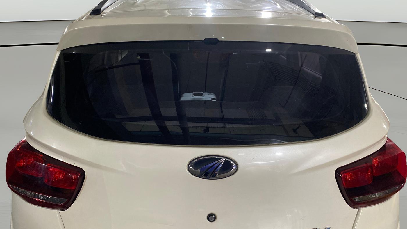 2016 Mahindra Kuv100 K4 6 STR, Petrol, Manual, 65,165 km, Rear Windshield
