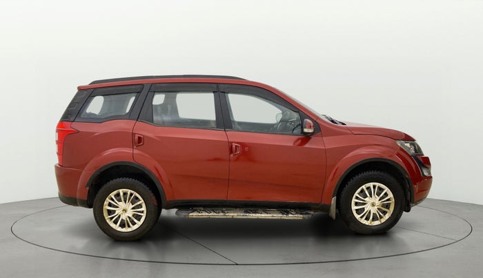 2016 Mahindra XUV500 W6, Diesel, Manual, 1,29,634 km, Right Side View