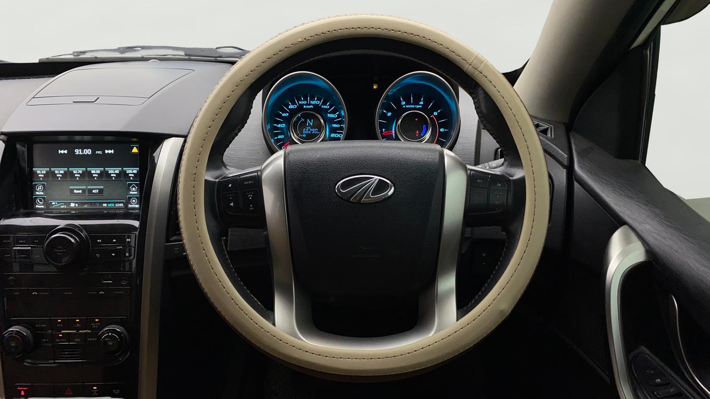 2019 Mahindra XUV500 W9, Diesel, Manual, 66,370 km, Steering Wheel Close Up
