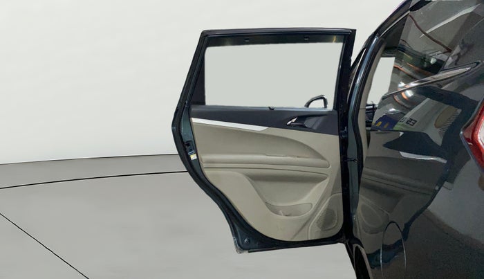 2018 Mahindra MARAZZO M8 7 STR, Diesel, Manual, 57,465 km, LHS Rear Door